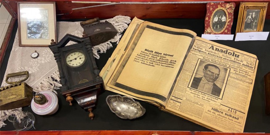 “100 Yıl Önce İzmir ve İzmirliler” fotoğraf ve tarihi materyal sergisi açıldı