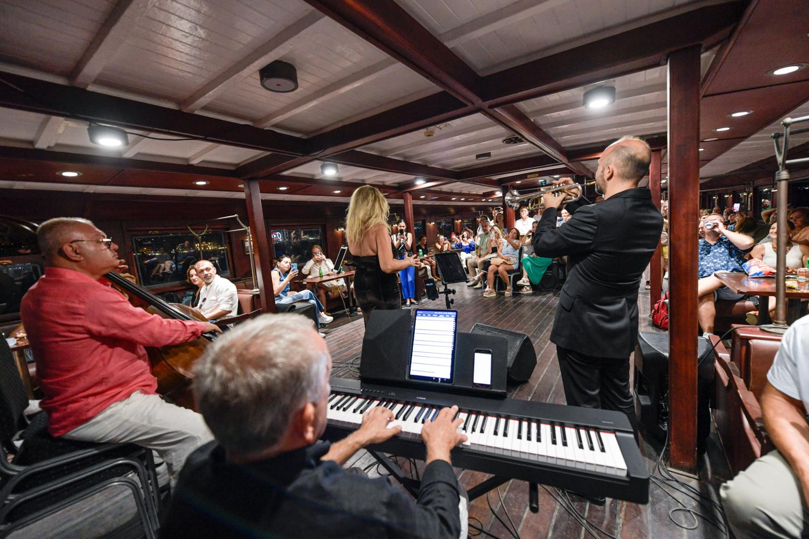 Bergama Vapuru’nda caz esintisi  