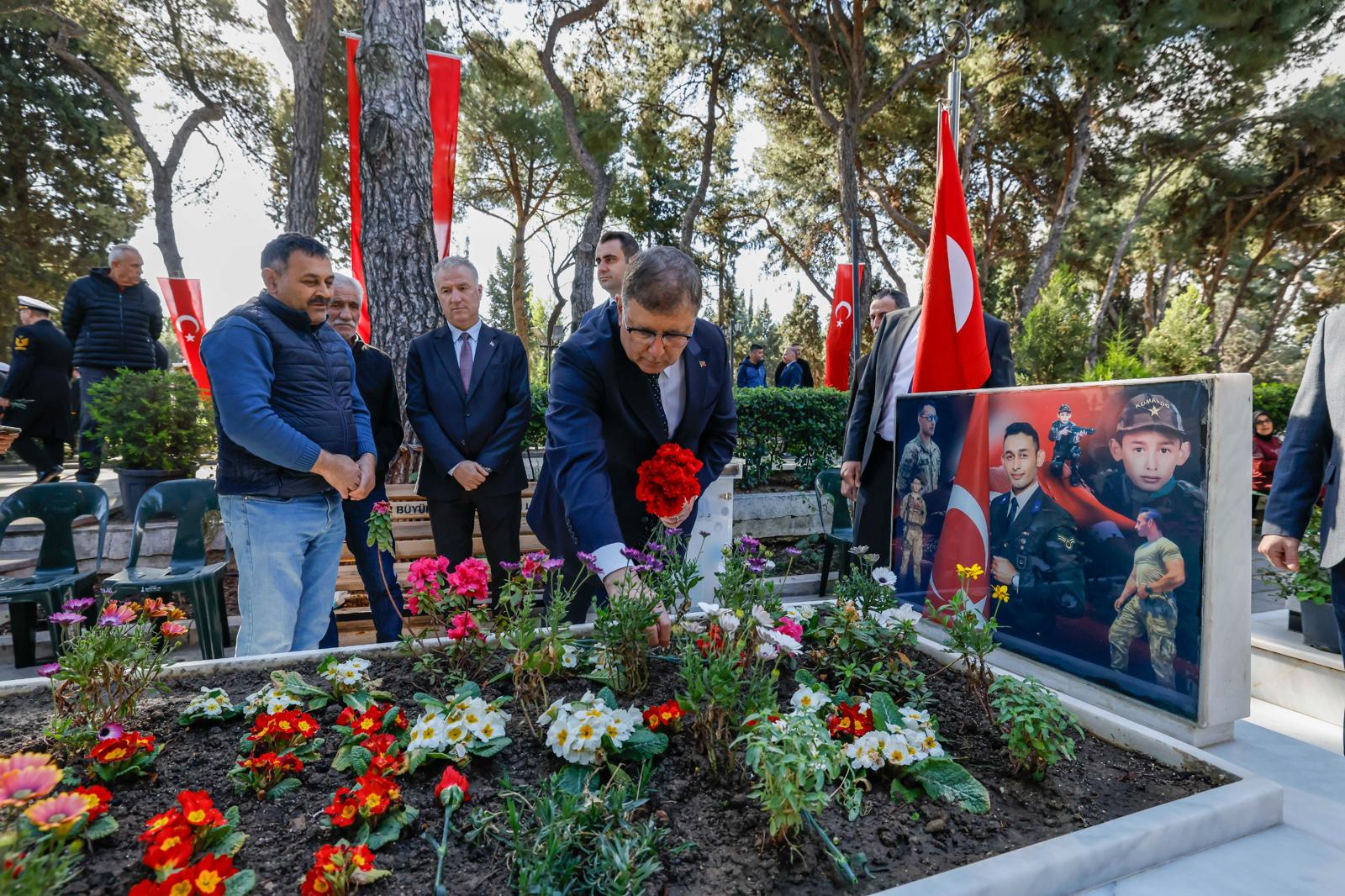 Başkan Tugay’dan 18 Mart mesajı: “Tarihe sığmayan bir direnişin zaferi”