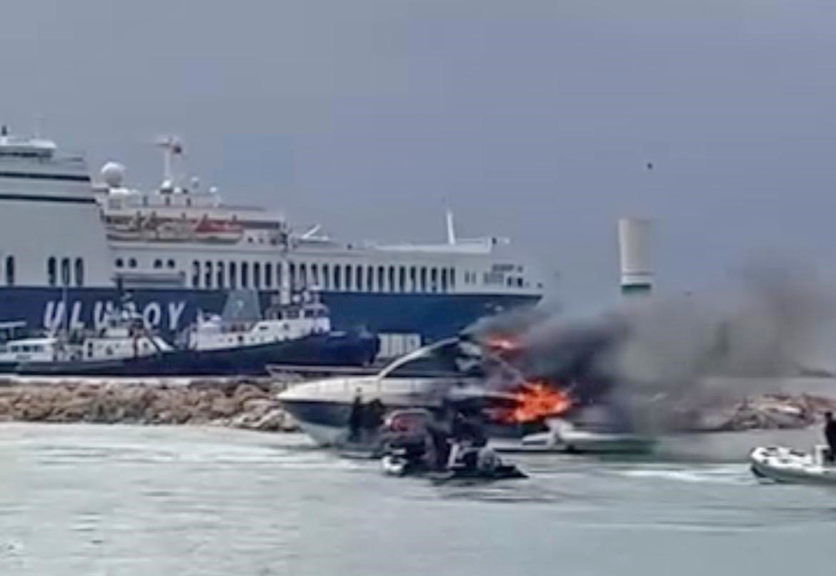 Çeşme’de motoryatta yangın paniği