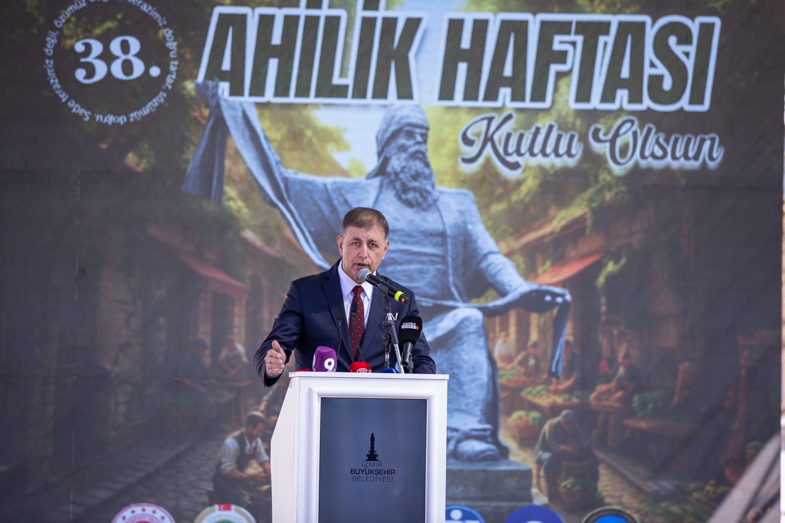 Başkan Tugay, Ahilik Haftası’nda konuştu  “Çarşı ve pazarları çok daha canlı hale getirdiğimiz kararları alacağız”