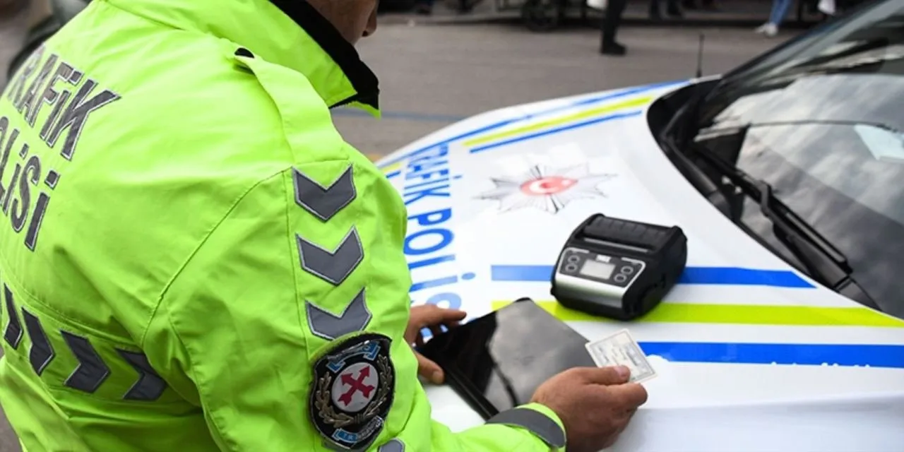 TRAFİK DENETİMLERİ DİJİTALLEŞİYOR, CEZA ANINDA YAZILACAK