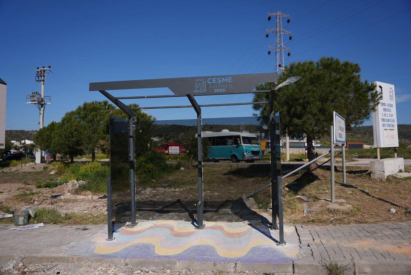   Çeşme’de Dolmuş Durakları Yenileniyor 