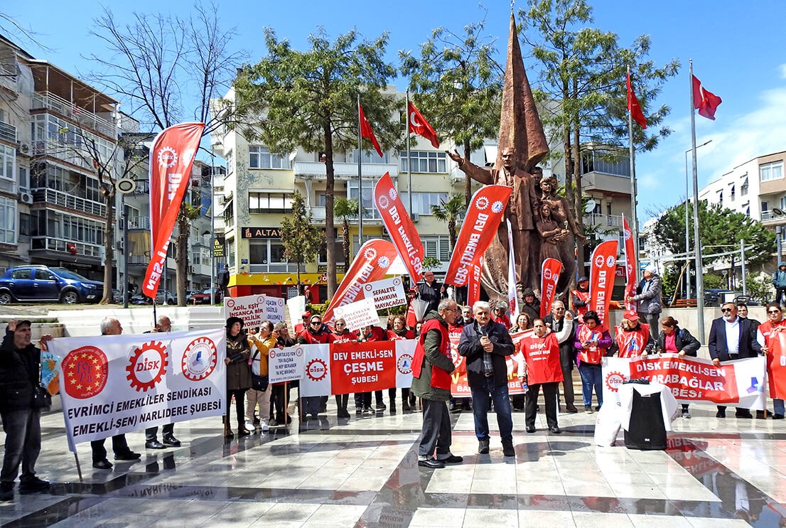 Emekliler Balçova’da “Geçinemiyoruz” diyerek ses yükseltti