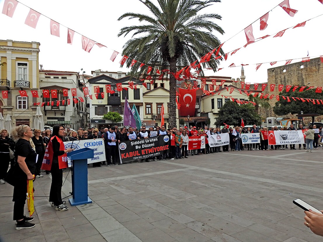   Okullardaki Kanlı Saldırılara Çeşme’de Sert Tepki
