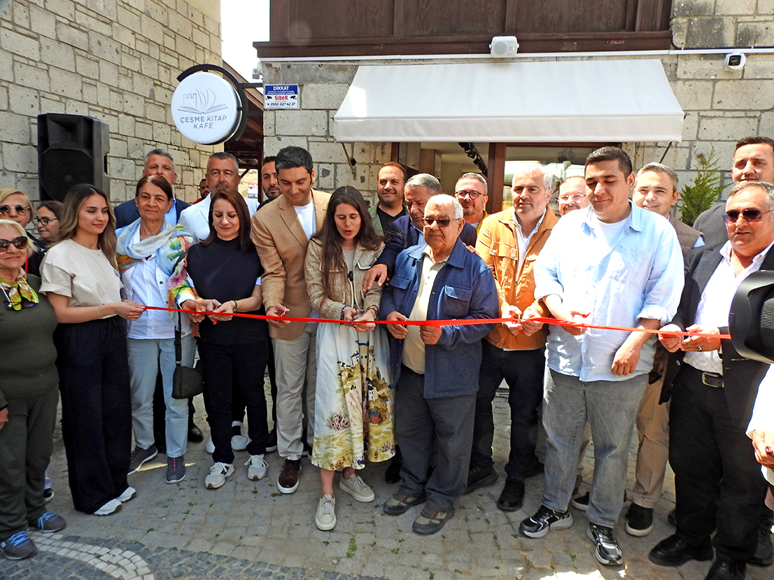  Alaçatı’da “Çeşme Kitap Kafe” Kapılarını Açtı  
