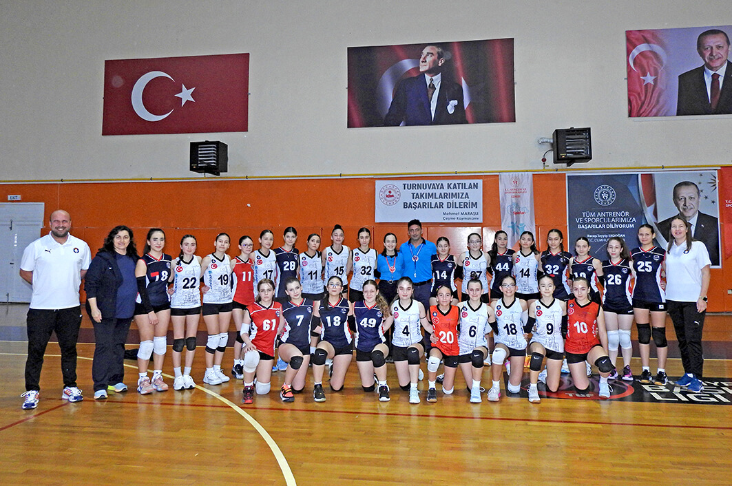 Çeşme’de İlk Kez Resmi Voleybol Lig Maçı Gerçekleştirildi