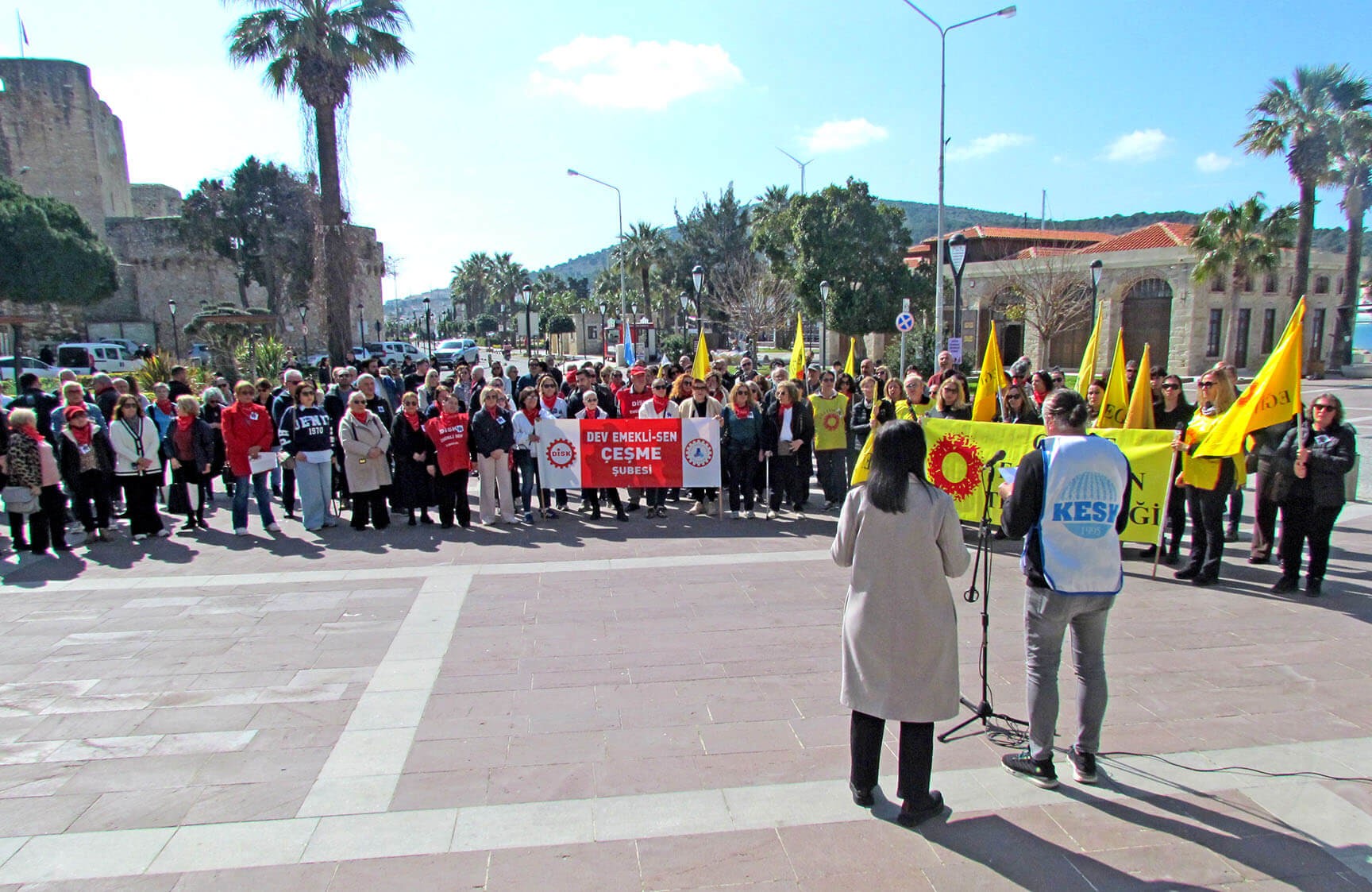 Çeşme’de öğretmenlerden iş bırakma eylemi: “Okullarımızı şiddete teslim etmeyeceğiz”