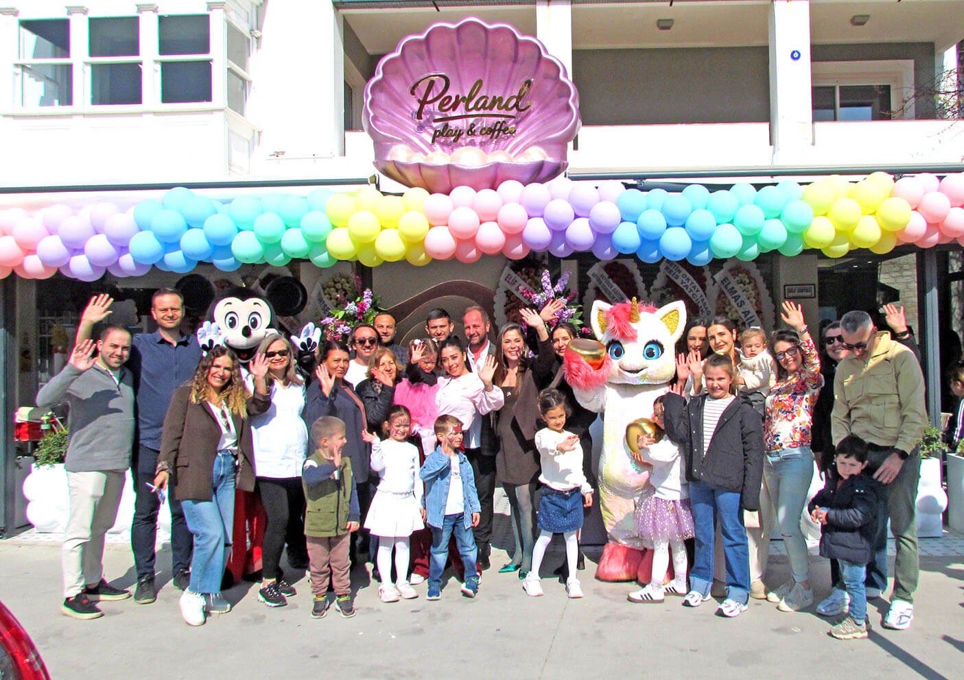 Çeşme’de çocuklar için eğlence dolu yeni adres: Perland Play & Cafe Çeşme Marina karşısında açıldı