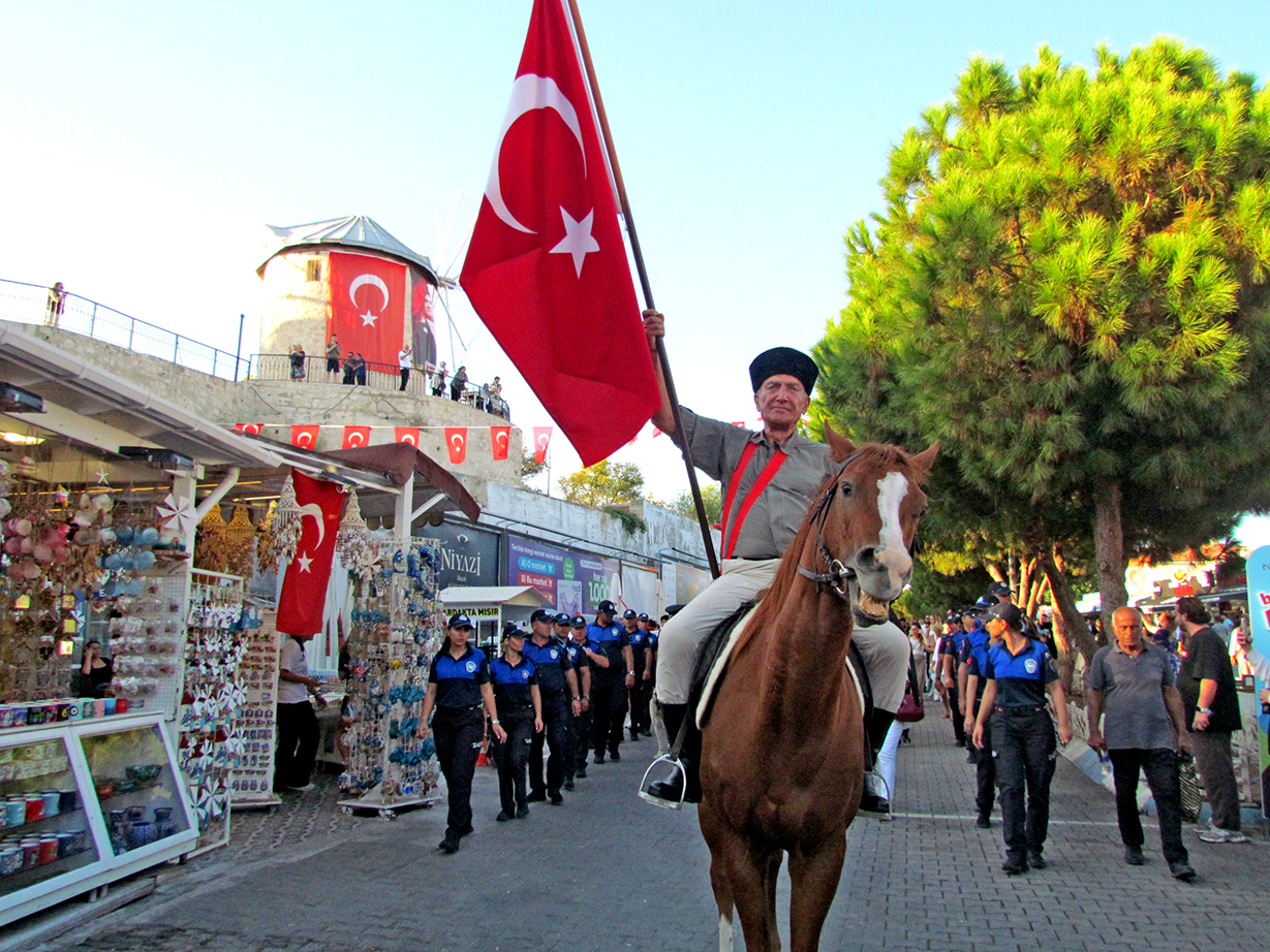 Alaçatı’nın Kurtuluşunun 103. Yıldönümü Coşkuyla Kutlandı