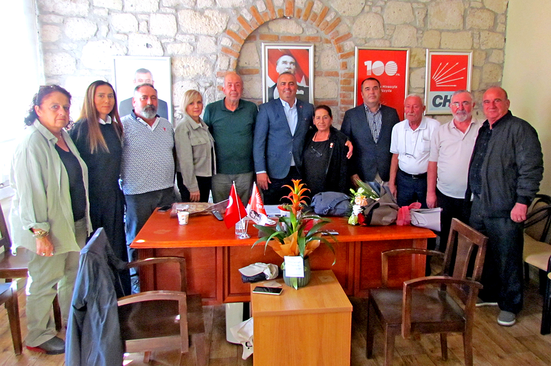 Dev-Emekli-Sen’den CHP Çeşme İlçe Başkanı Onur’a Tebrik Ziyareti