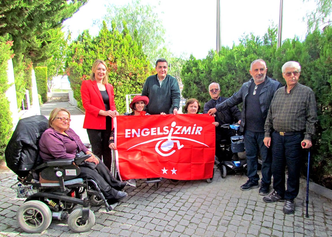 Çeşme Belediyesi’ne “Kırmızı Bayrak” Ödülü: Alaçatı Ek Hizmet Binası erişilebilirliğiyle örnek oldu