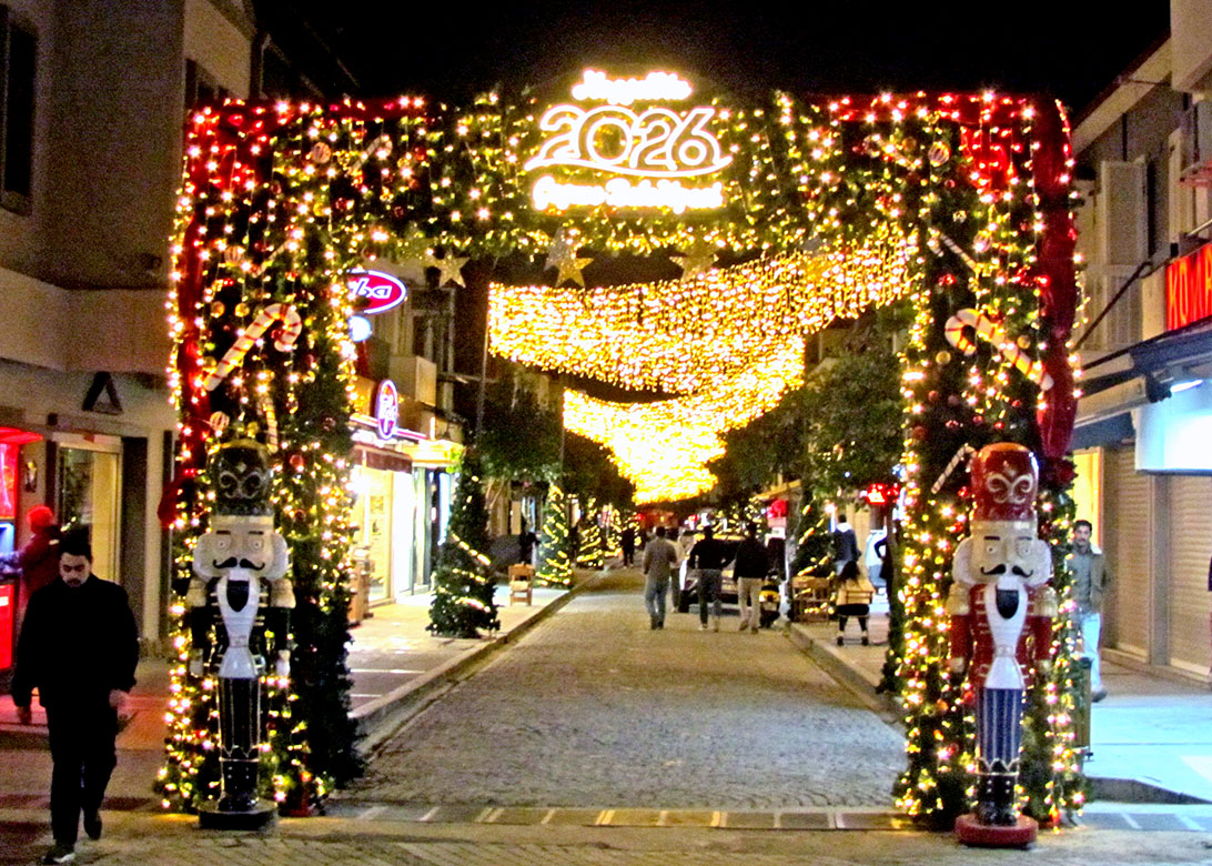 Çeşme’de yılbaşı coşkusu meydanlara taşınıyor  