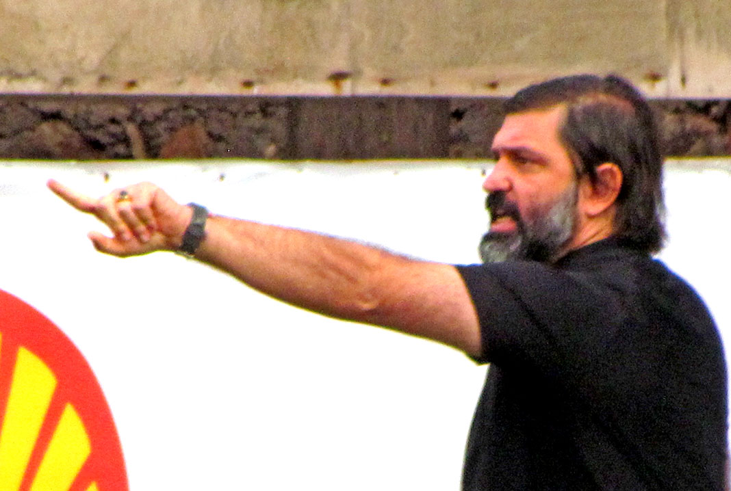 Teknik Direktör İbrahim Gören antrenmanda sakatlandı, ameliyat edildi