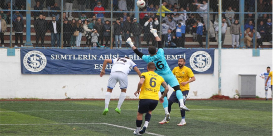 Alaçatıspor, İzmirspor deplasmanında 4-0 mağlup