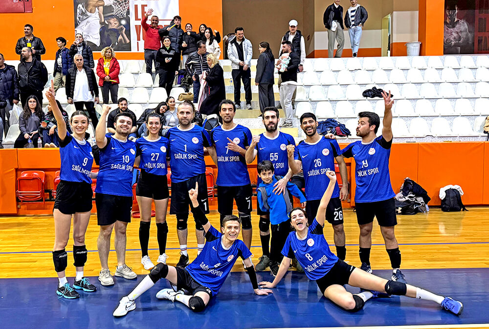 Çeşme Kaymakamlık Voleybol Turnuvası’nda Şampiyon Sağlık Spor