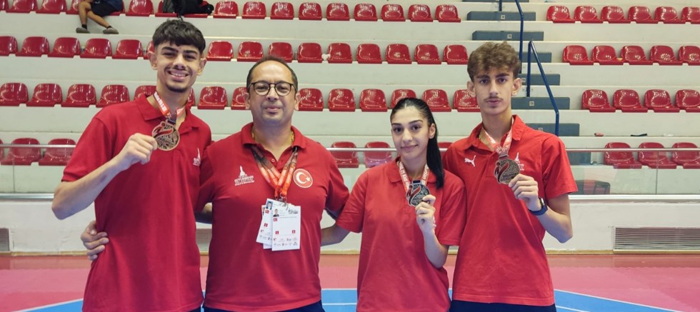 Büyükşehir’in sporcuları İzmir’e madalyalarla döndü
