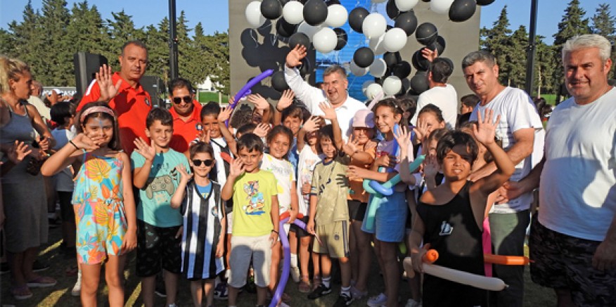 Çeşme Belediyespor Yaz Spor Okulları, karnaval tadında törenle başladı