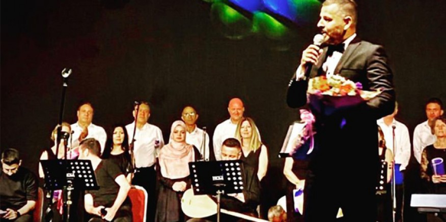 Çeşme'de türküler sel oldu aktı