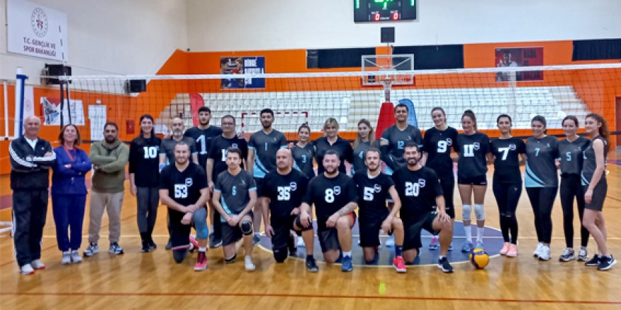 Çeşme'de voleybol heyecanı