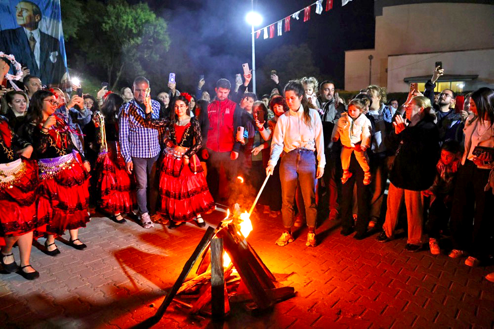 Çeşme’de Hıdırellez üç noktada coşkuyla kutlandı