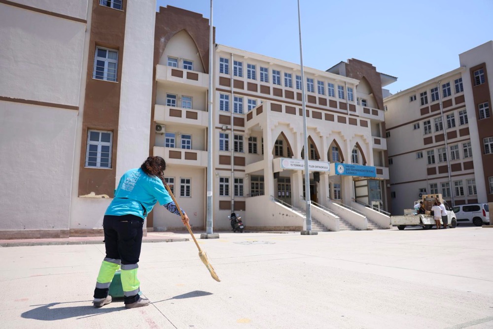 Çeşme Belediyesi’nden Yeni Eğitim-Öğretim Yılı Öncesi Büyük Temizlik   