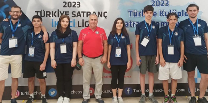 Çeşmeli satranç sporcuları 2 Lig maçları için Denizli'de
