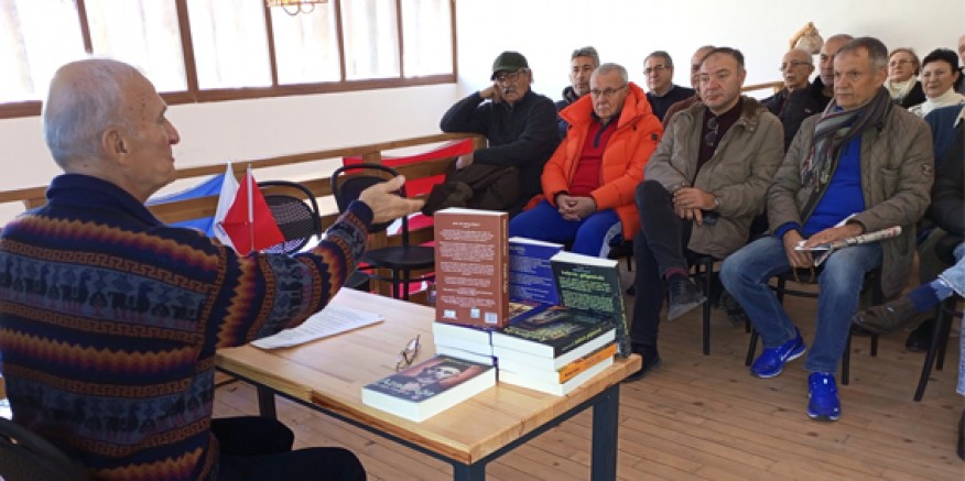 Çeşmeli yazar Mehmet Culum, kitapseverlerle buluştu