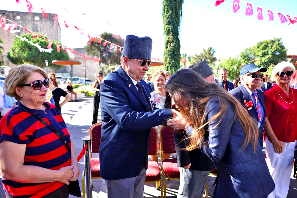 Çeşme Belediyesi’nden Gaziler Günü’nde Anlamlı Hediye