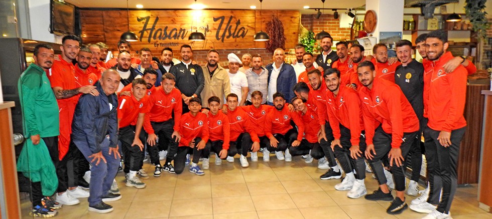 Hasan Usta, Çeşme Belediyespor'u yemekte ağırladı