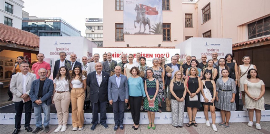 İzmir’in 100 yıllık külliyatı kitaplaştırıldı