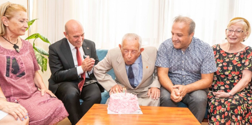 İzmir’in kurtuluş günü onun doğum günü