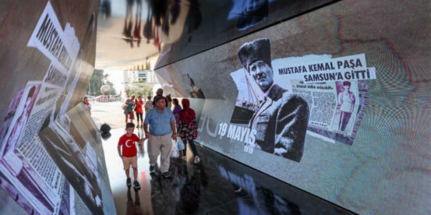 İzmirliler 92.İEF’de Ata’ya akın etti