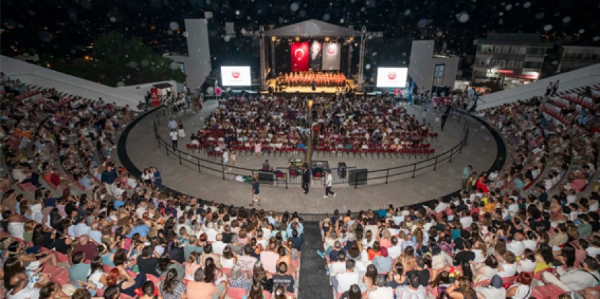 Karsu eğitimde fırsat eşitliği için Çeşme'de sahne aldı