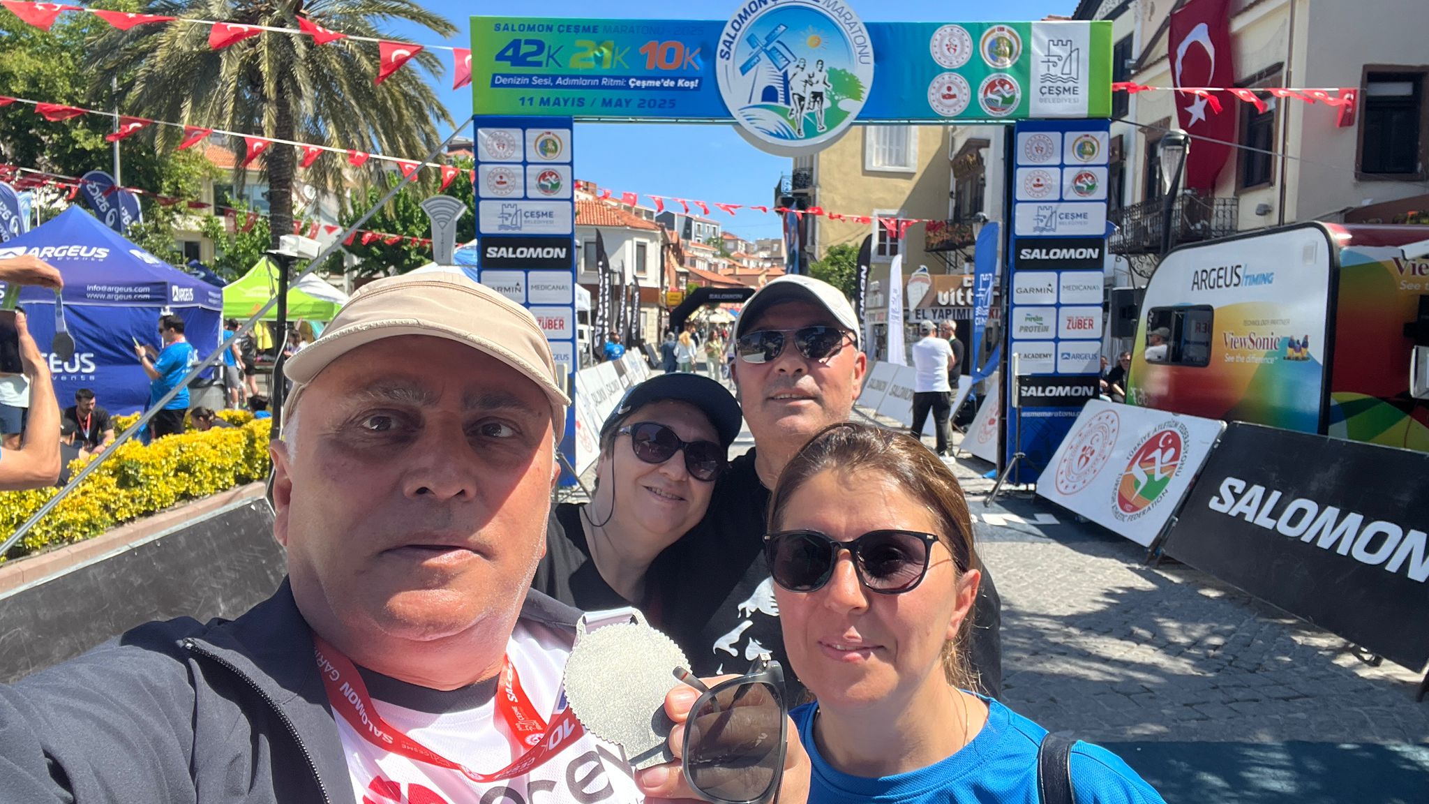 Çeşme Maratonu'nda iyilik peşinde koştular