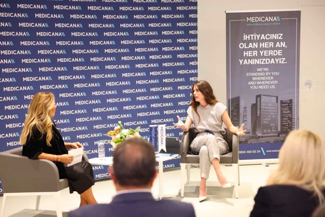 “Sezonun Hikâyesi: Çeşme’de Yaz” söyleşisi Arkas Sanat Alaçatı’da yapıldı