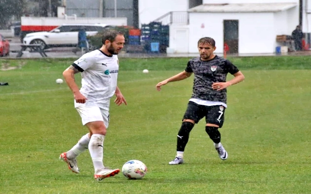 Manisaspor ve Çeşme Belediyespor Hazırlık Maçında Karşı Karşıya Geldi