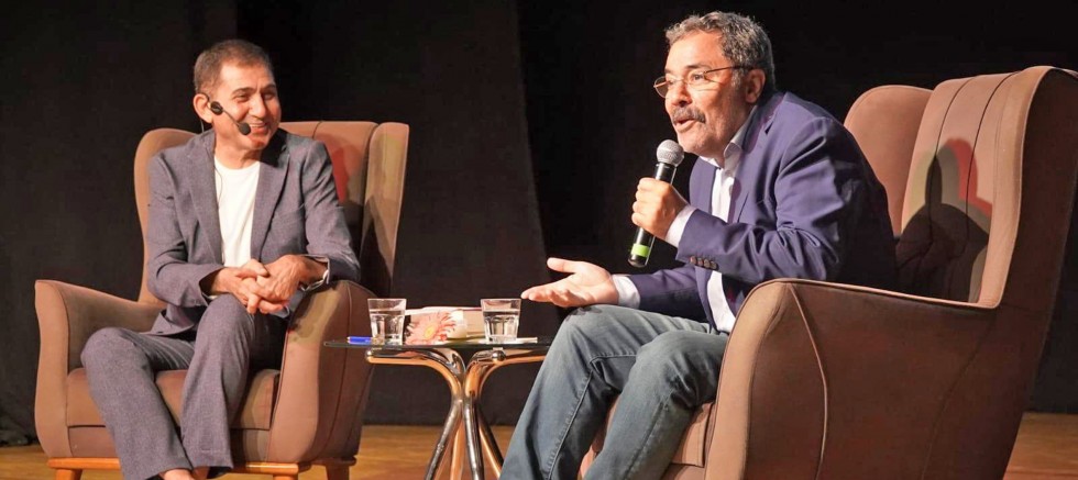 Şair ve yazar Ahmet Ümit İzmirlilerle buluştu