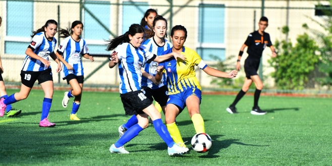 U13-U15 Kız Futbol Ligi'nde ilk düdük çaldı